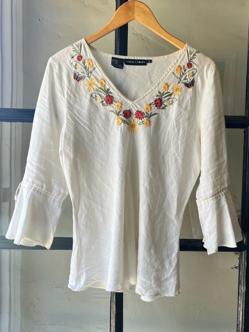 Lovely Vintage Linen Carlie’s Court Embroidered V-Neck Flounce Detailed Blouse